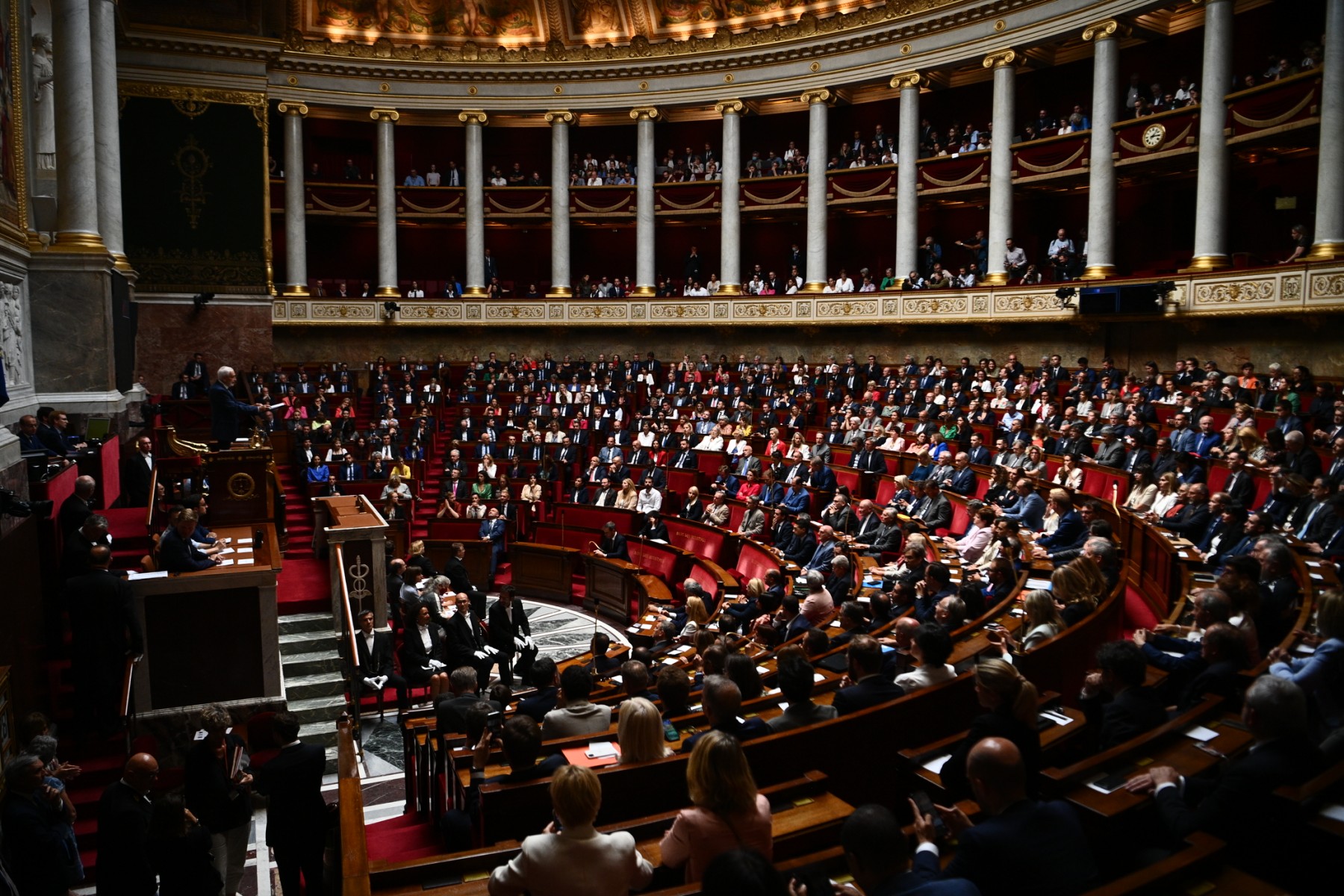 Cette photographie prise le 28 juin 2022 montre une vue générale de l'hémicycle au début des travaux de la nouvelle Assemblée nationale, à Paris. (Photo Christophe ARCHAMBAULT / AFP)