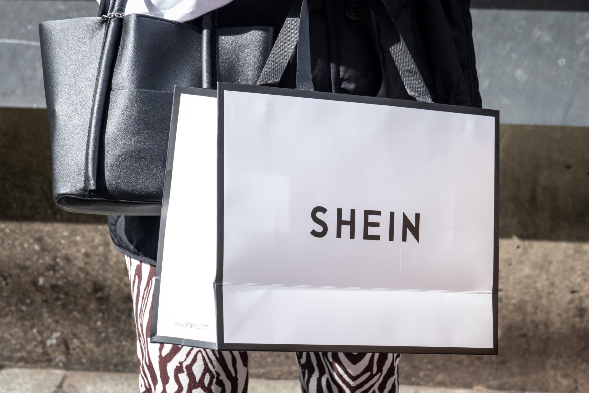Travail des Ouïghours: alerte de parlementaires américains sur le groupe Shein