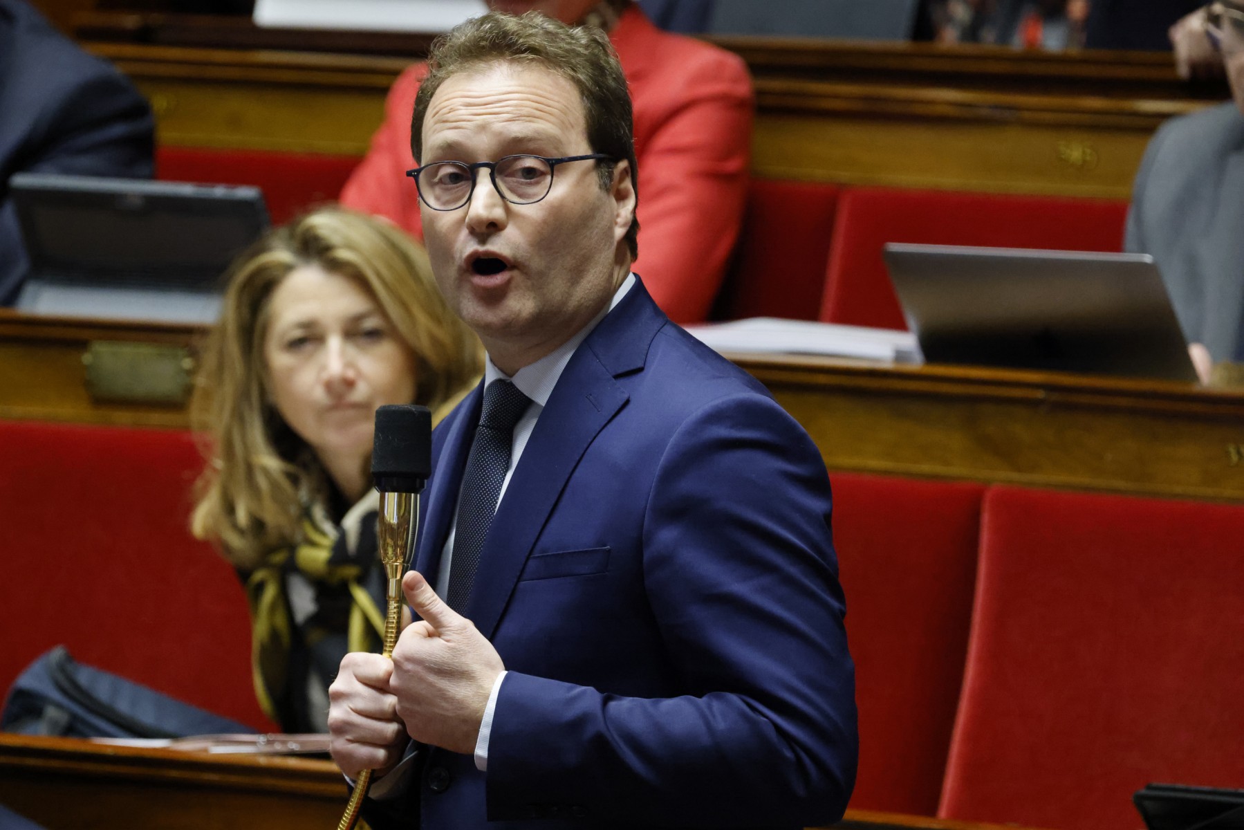 Le député français du parti Renaissance Sylvain Maillard s'exprime lors d'une session pour discuter du plan de réforme des retraites du gouvernement à l'Assemblée nationale, la chambre basse du Parlement français, à Paris, le 14 février 2023. (Photo Ludovic MARIN / AFP)