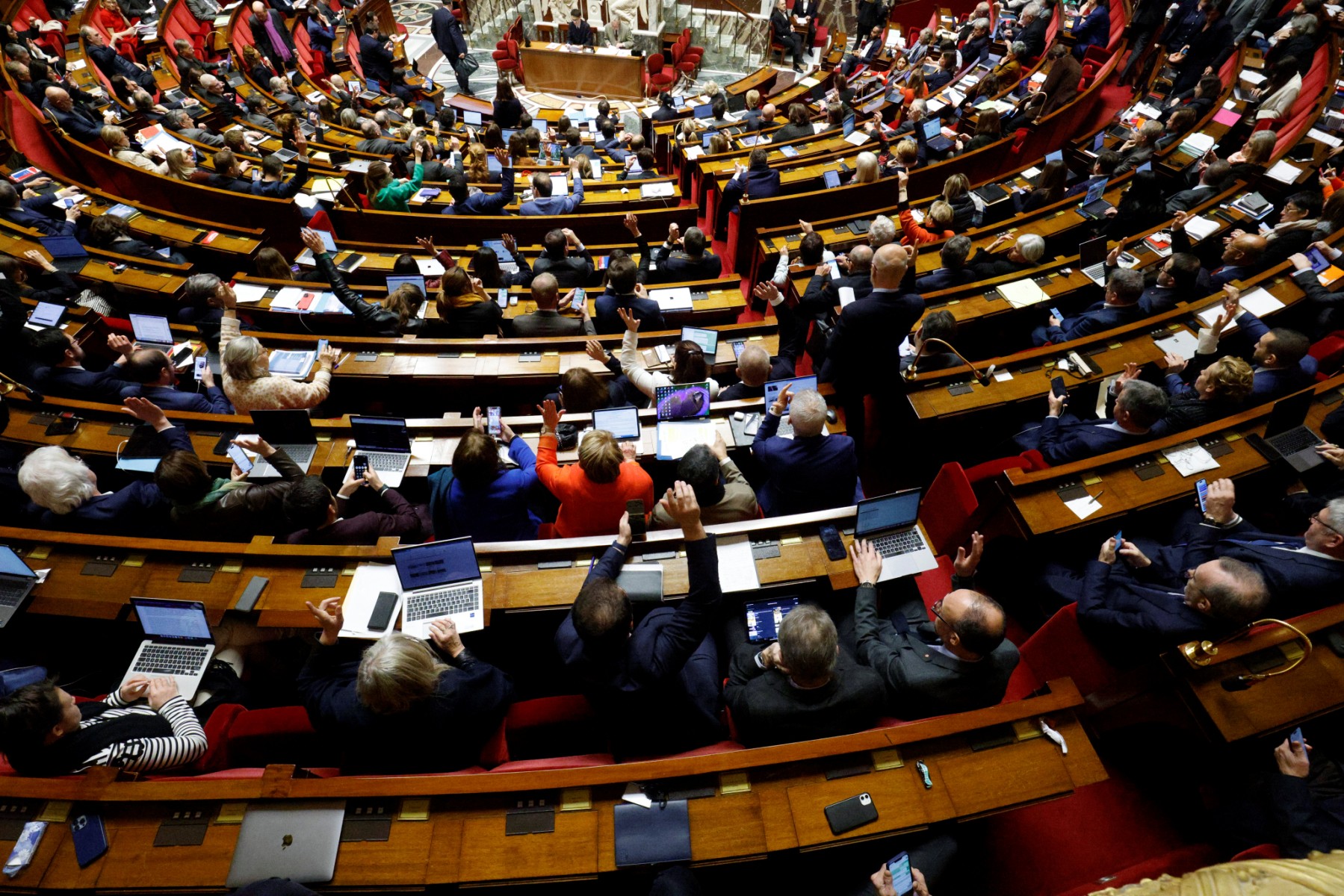 Soignants non-vaccinés, Israël... débats sensibles et calculs en vue pour la «niche» communiste à l'Assemblée