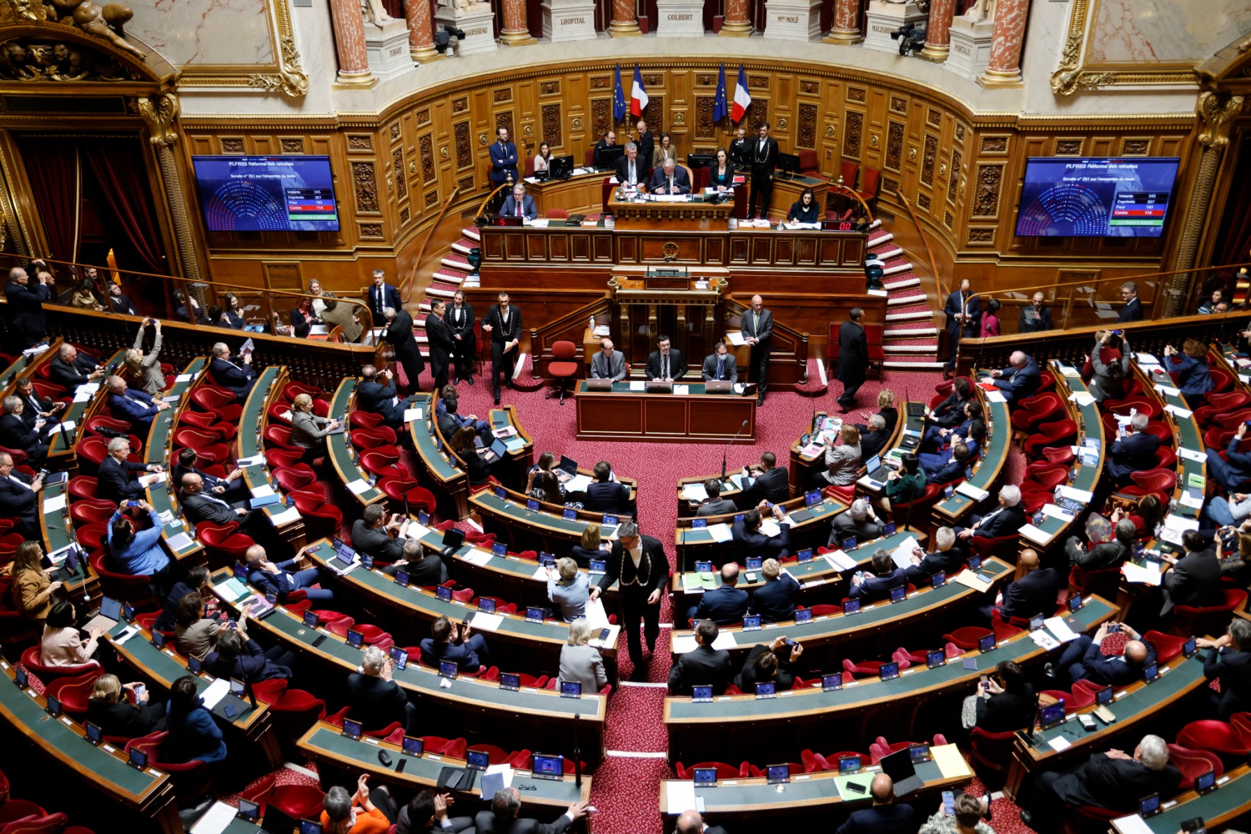 Banques: Le Sénat vote un texte pour améliorer l'information des plus fragiles