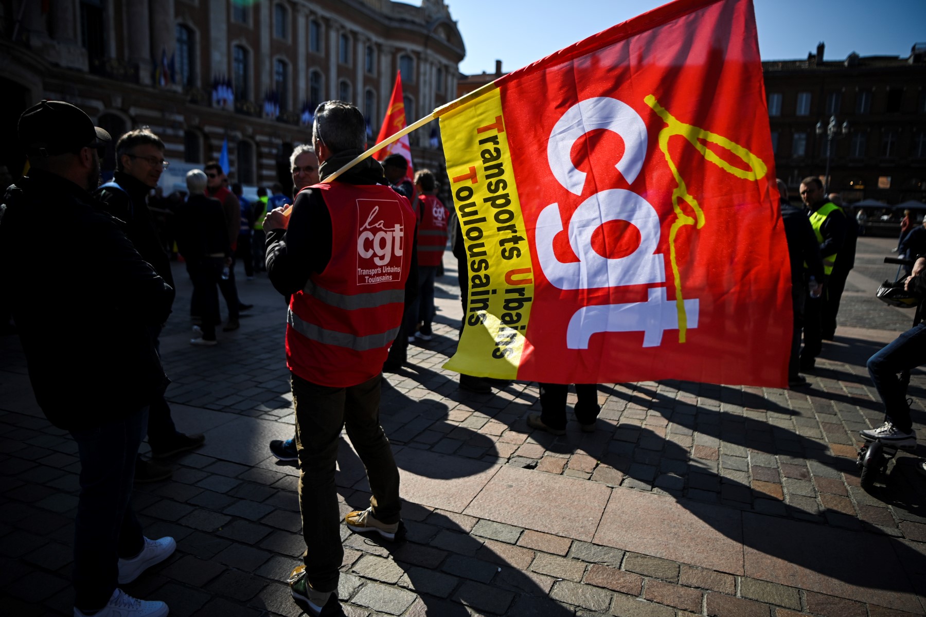 «Vraie fausse manifestation de droite» à La Baule contre les inégalités sociales