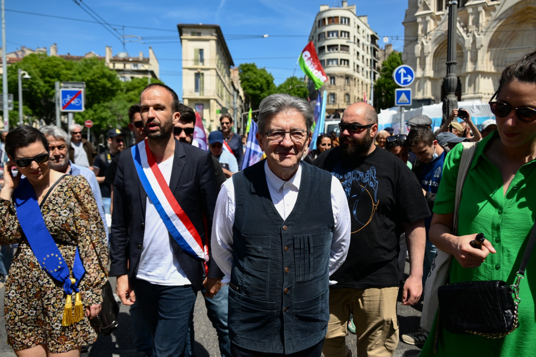 Mélenchon défend la Nupes tout en reconnaissant des difficultés