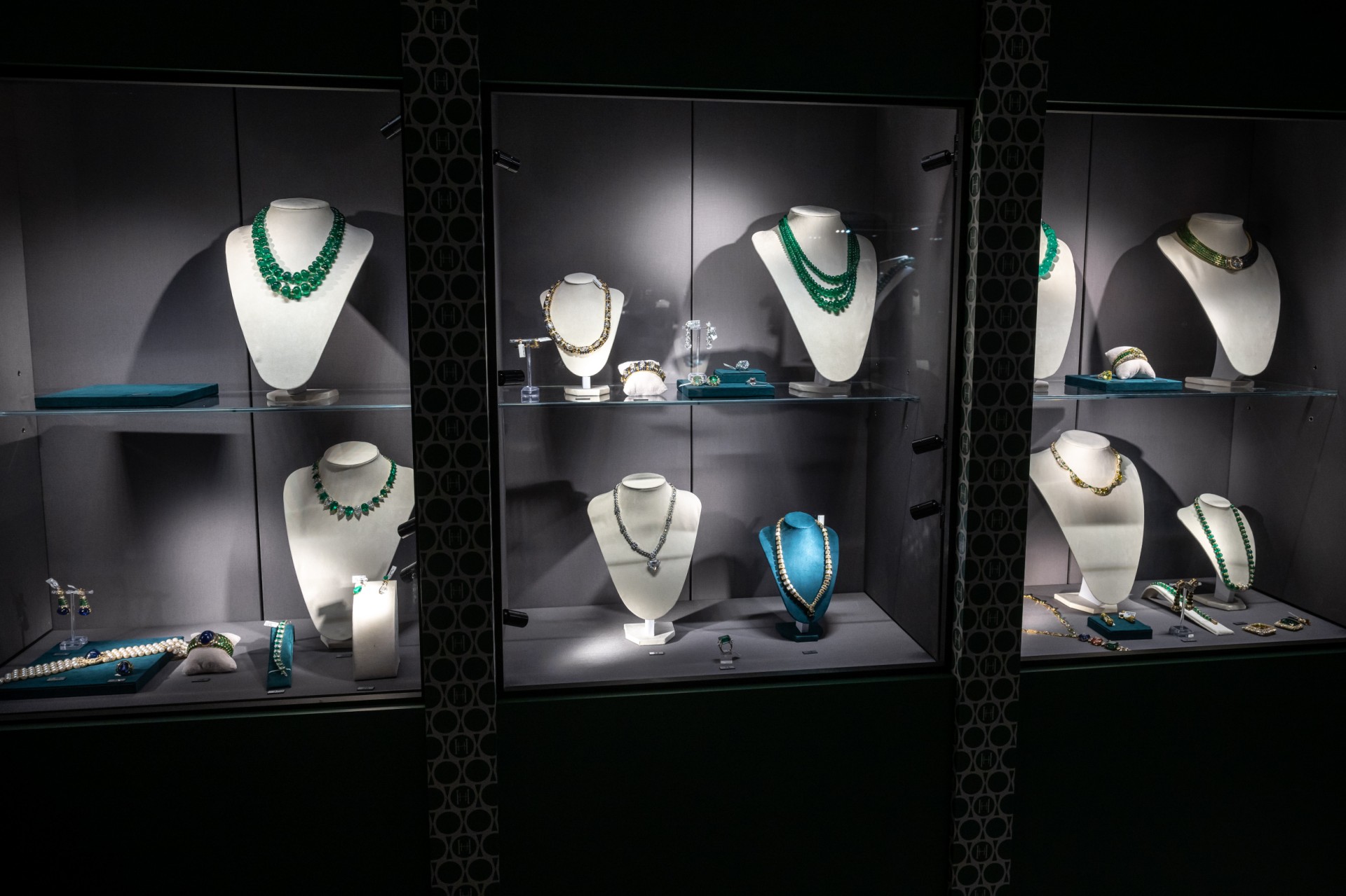 Christie's persiste et signe avec la vente controversée des bijoux Horten
