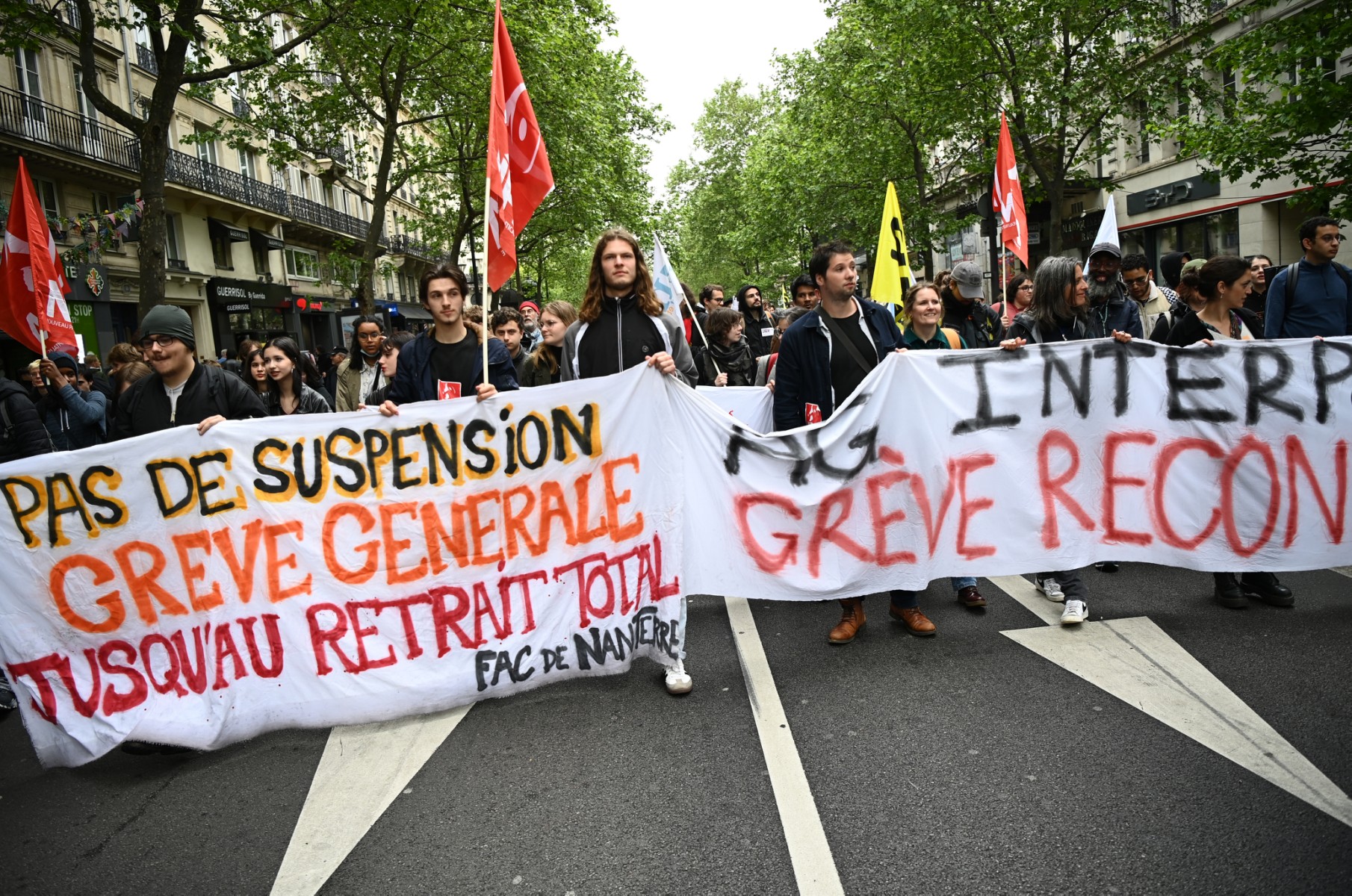 Des manifestants marchent contre la réforme des retraites, lors d’une manifestationorganisée par les syndicats de jeunesse, à Paris, le 11 mai 2023. (Photo Christophe ARCHAMBAULT / AFP)