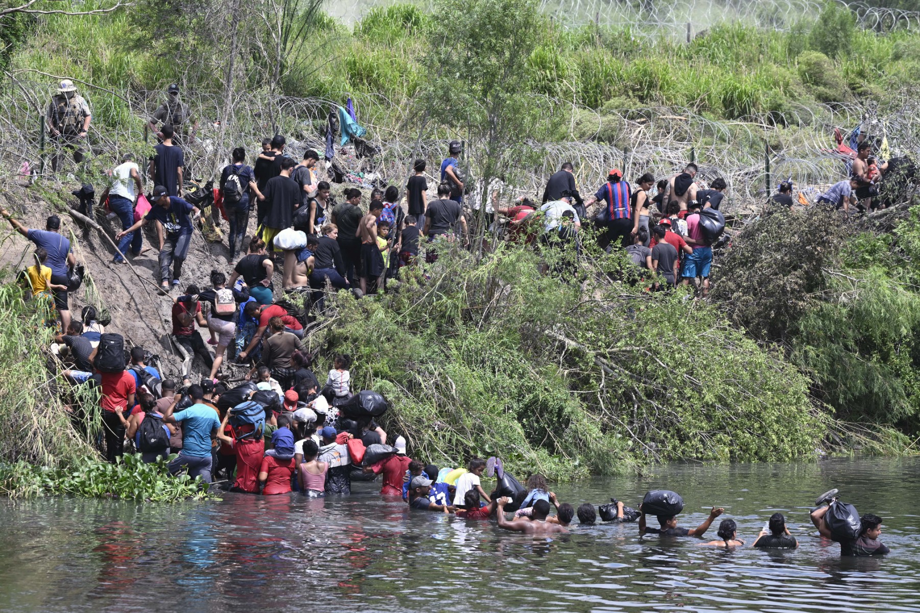 Etats-Unis: incertitude à la frontière Sud après la fin d'une mesure qui bloquait les migrants