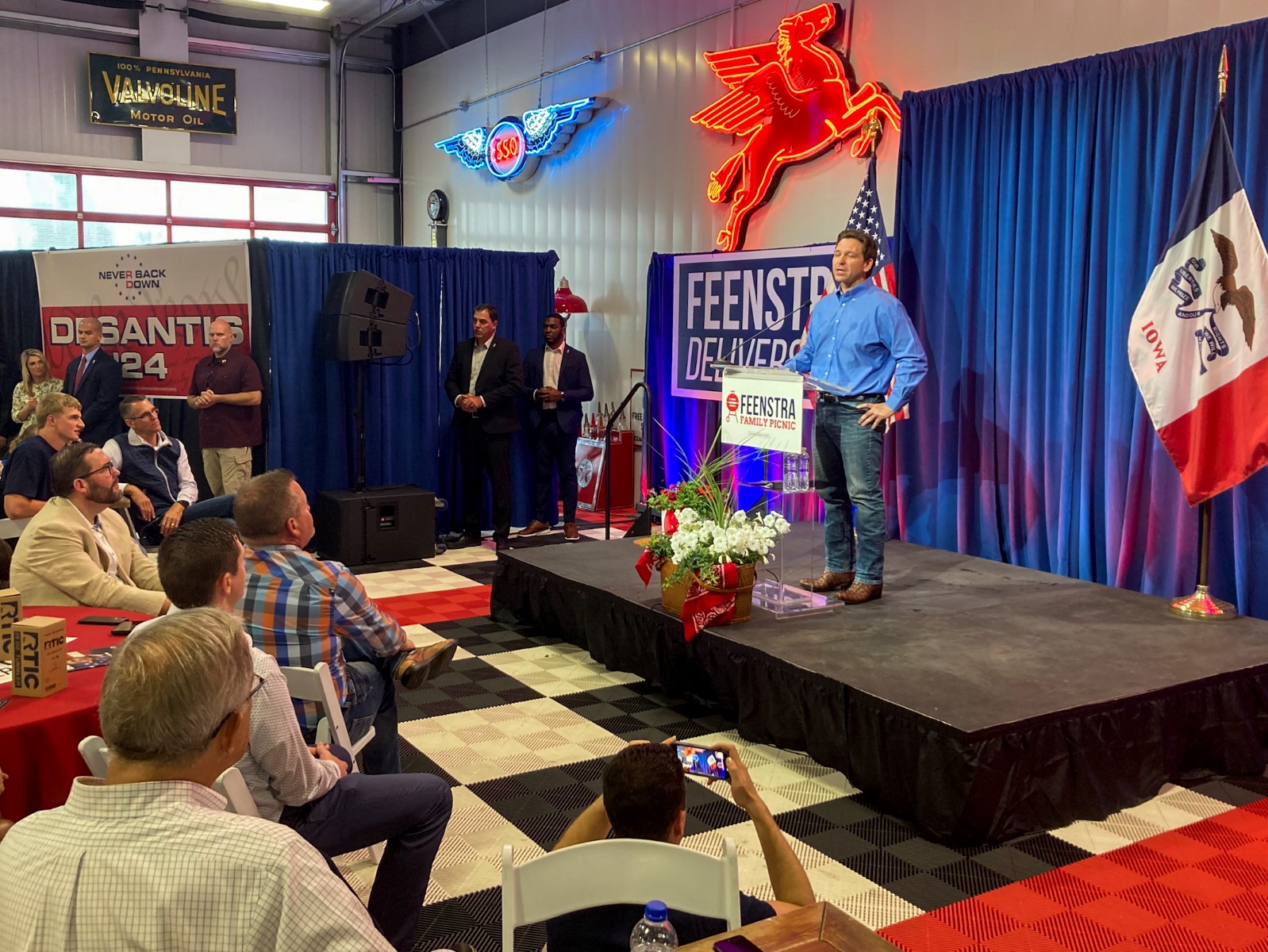 Pour le républicain DeSantis, un tour dans l'Iowa à l'allure de campagne présidentielle
