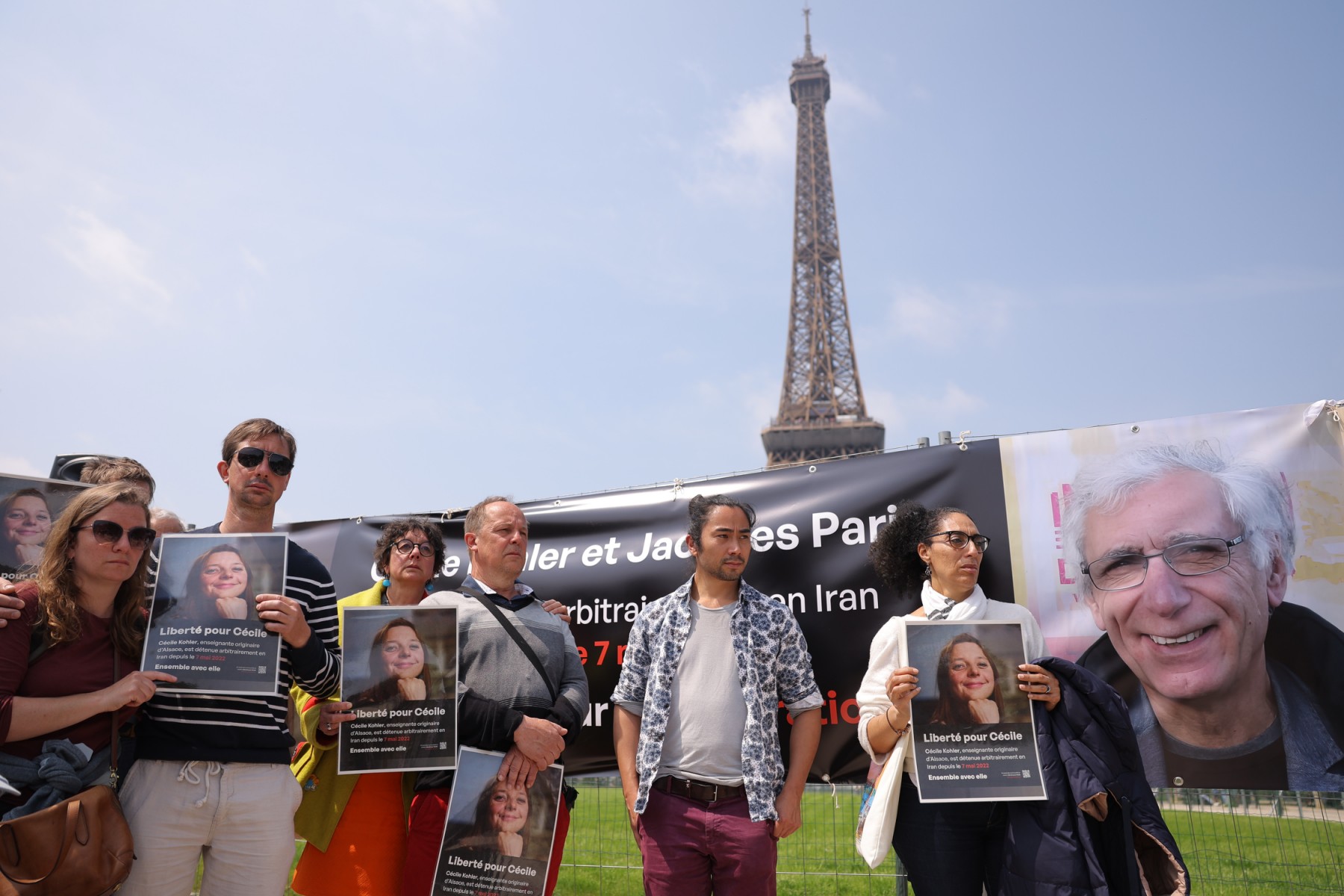 Rassemblement à Paris pour deux Français détenus en Iran