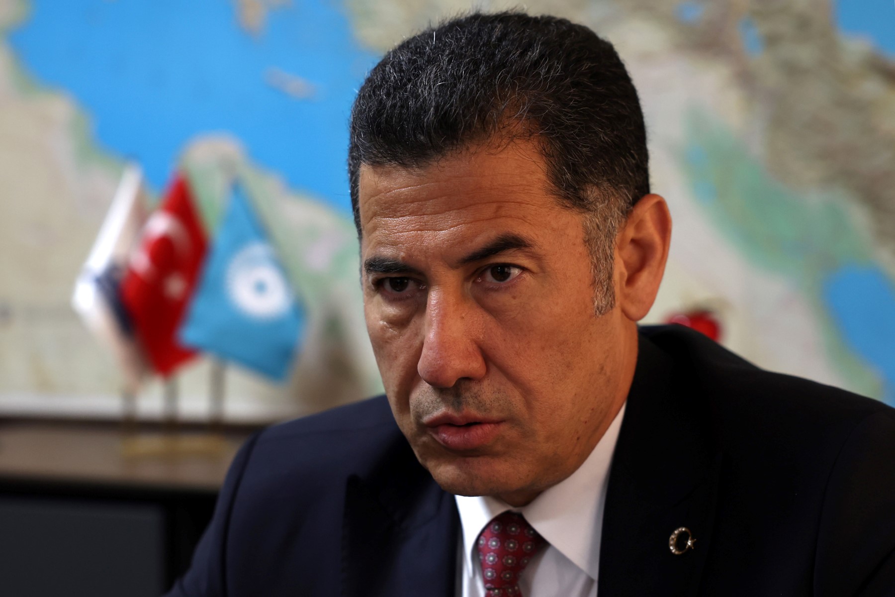 Turquie: Ogan, troisième homme de la présidentielle, place ses pions