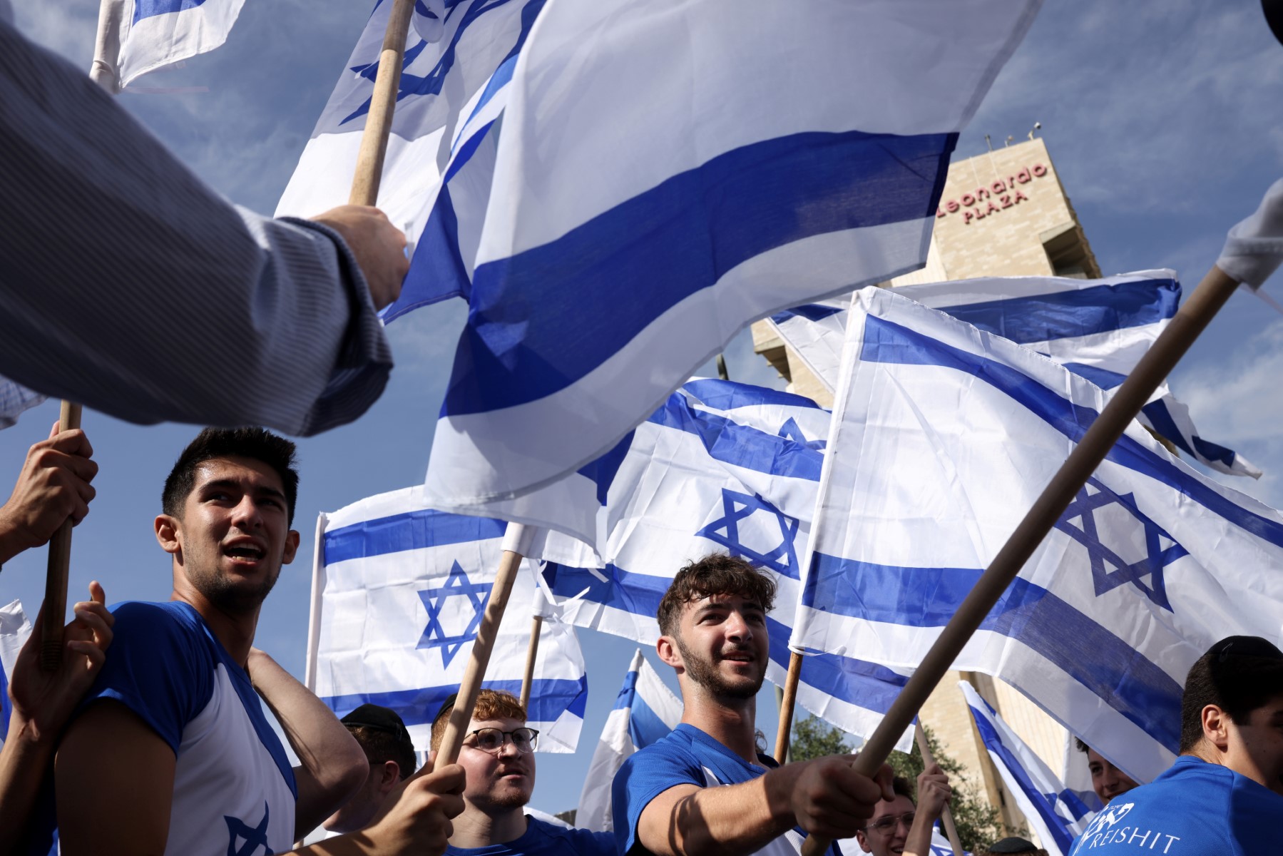 Marée blanche israélienne à Jérusalem pour une «marche des drapeaux» tendue