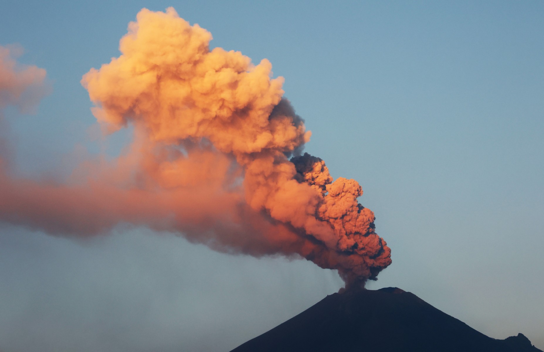Mexique: les autorités relèvent le niveau d'alerte du volcan Popocatepetl