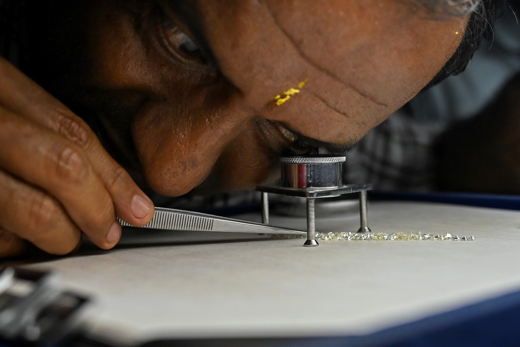 Les sanctions contre la Russie menacent la plateforme des diamantaires en Inde