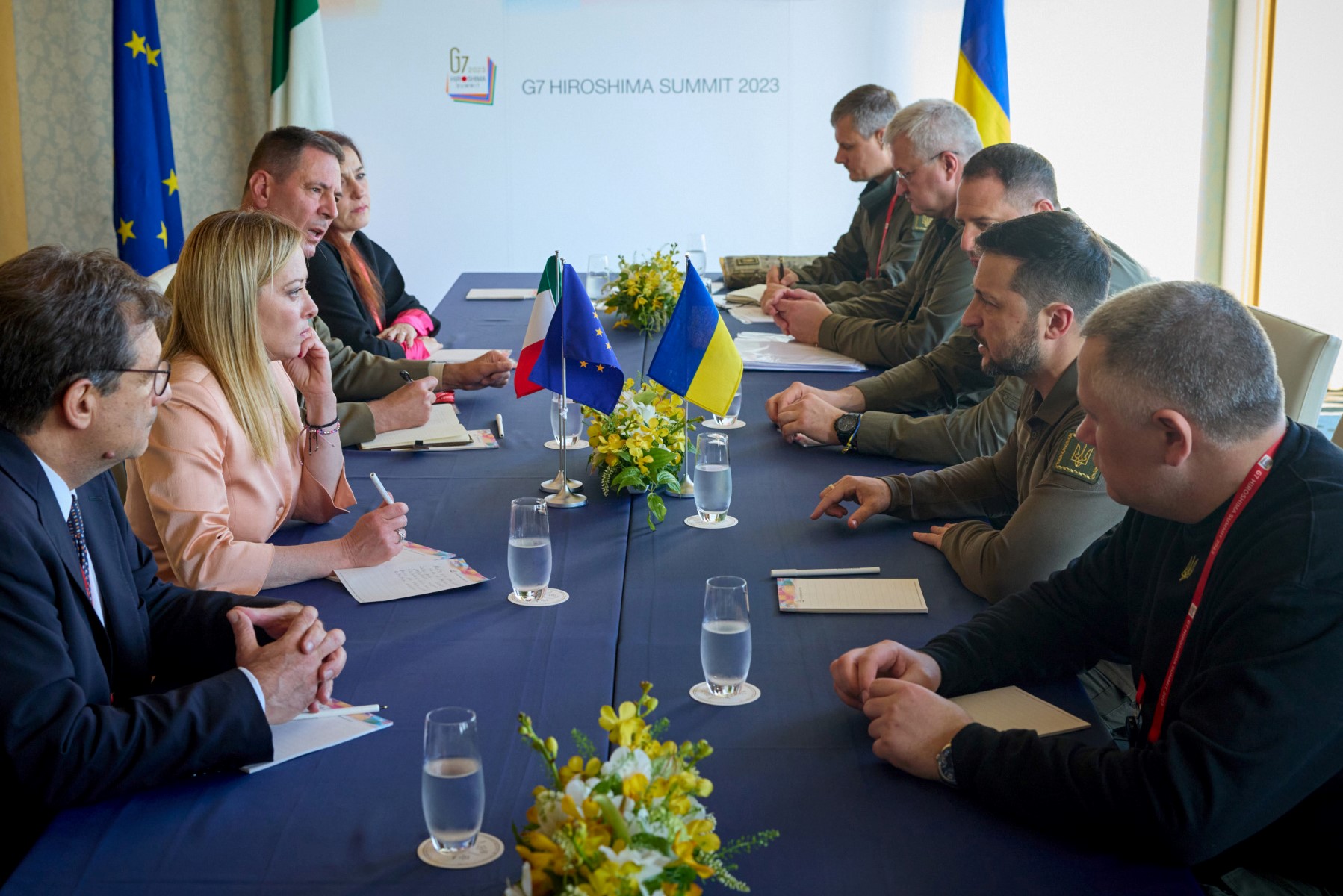 Offensive diplomatique de Zelensky au G7, qui appelle Pékin à «faire pression» sur Moscou