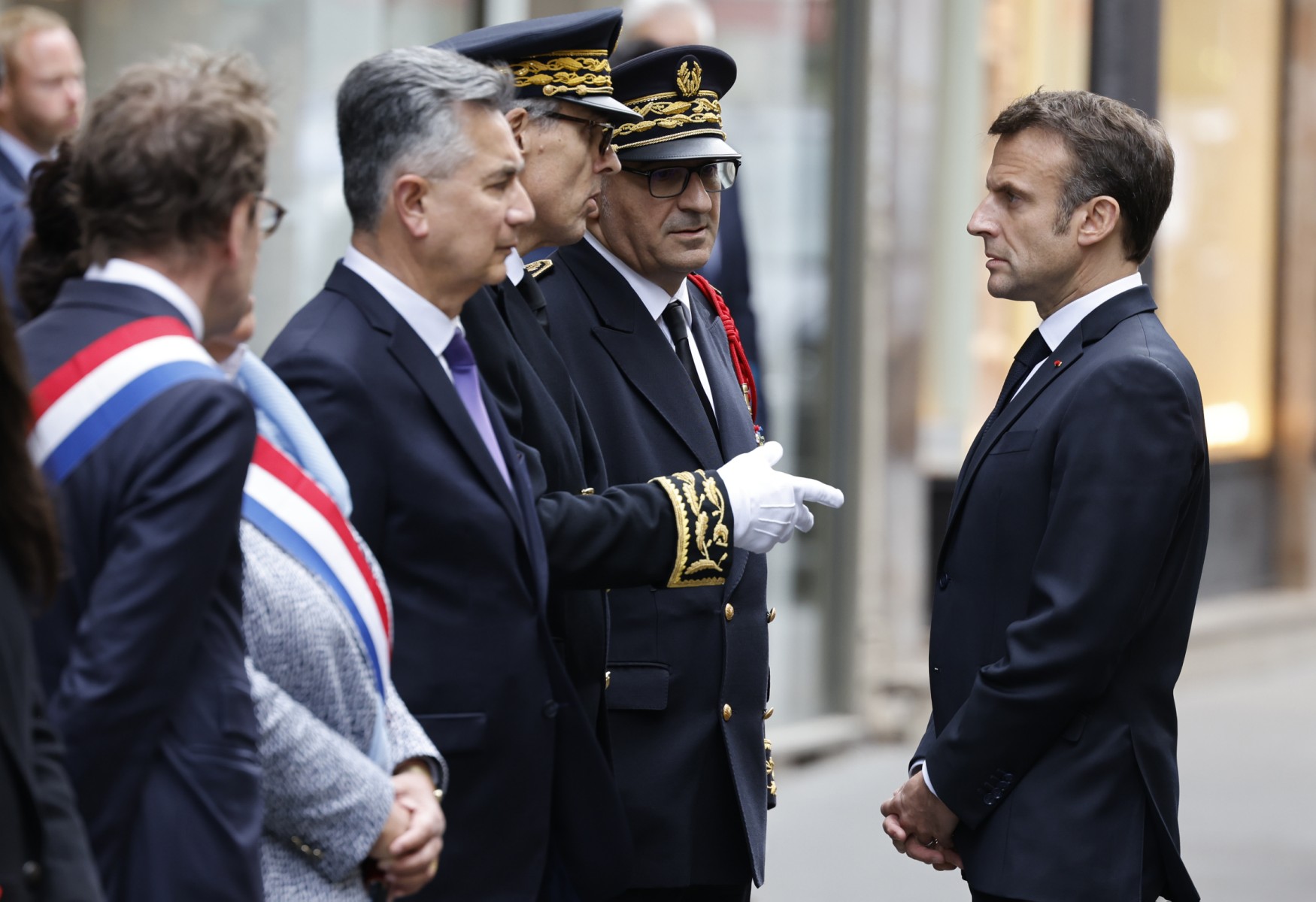 Emmanuel Macron rend hommage à Roubaix aux trois jeunes policiers tués