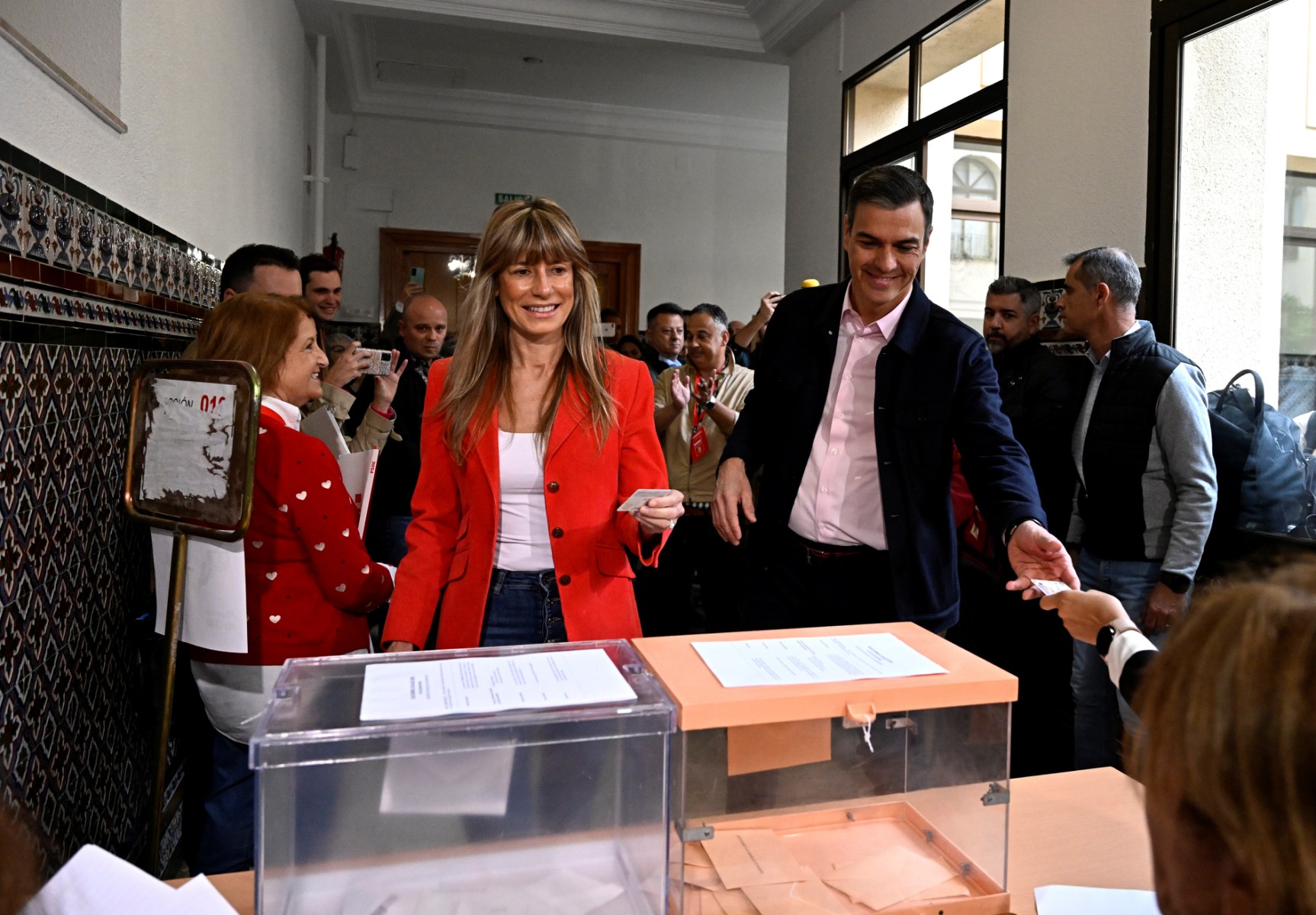 Elections municipales et régionales en Espagne: net recul des socialistes de Pedro Sánchez