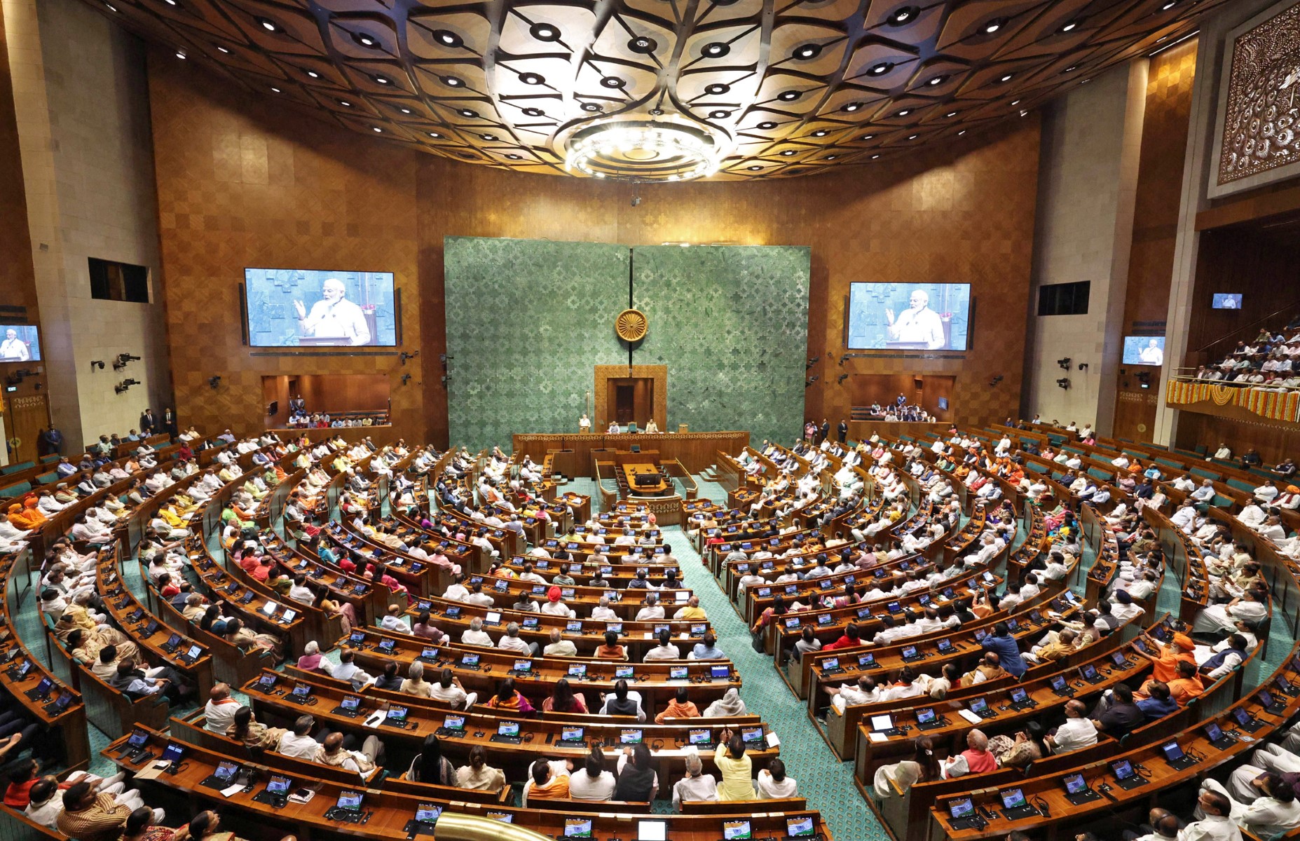 Inde: Modi inaugure un nouveau siège du Parlement, avec des prêtres mais sans l'opposition