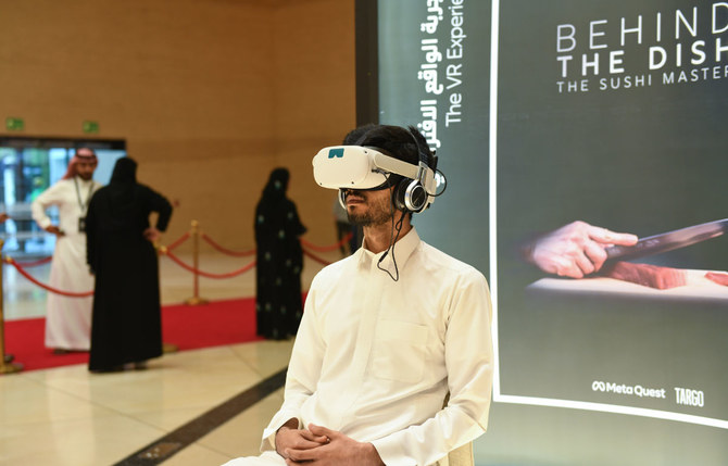 Les visiteurs auront la chance de voyager dans différents mondes grâce à la réalité virtuelle cinématographique (ciné-RV). Les films seront présentés au moyen d’une expérience totalement immersive avec des visuels et des audios spécialisés. Les utilisateurs de réalité virtuelle auront une perspective à 360 degrés du monde virtuel, offrant une expérience sensorielle accrue. (Photo/Essa Aldobaisi)