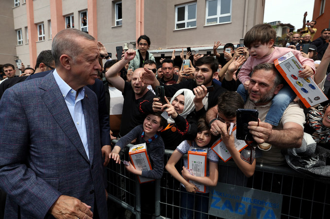 Turquie: Erdogan en tête du scrutin présidentiel sur 25% de bulletins dépouillés