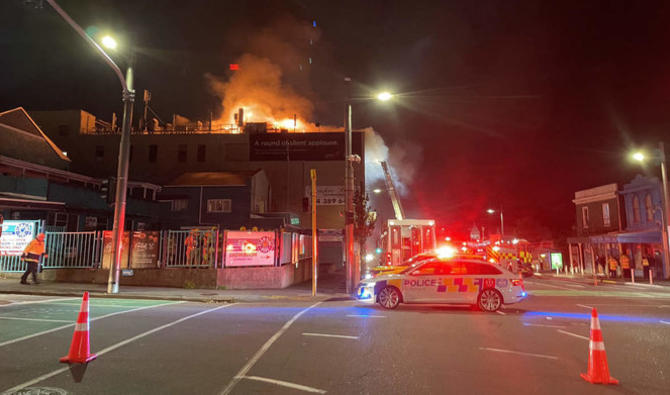 Nouvelle-Zélande: deux premiers corps retrouvés dans l'hôtel ravagé par un incendie