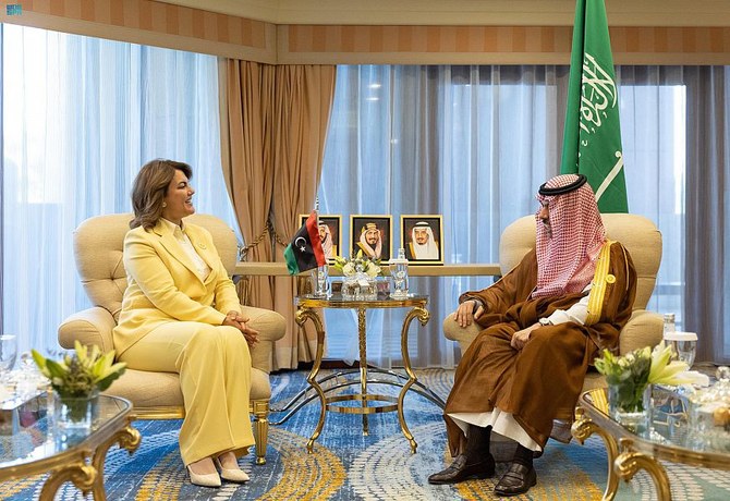 Le prince Faisal ben Farhane s’entretient avec ses homologues arabes en marge de la réunion de la Ligue arabe