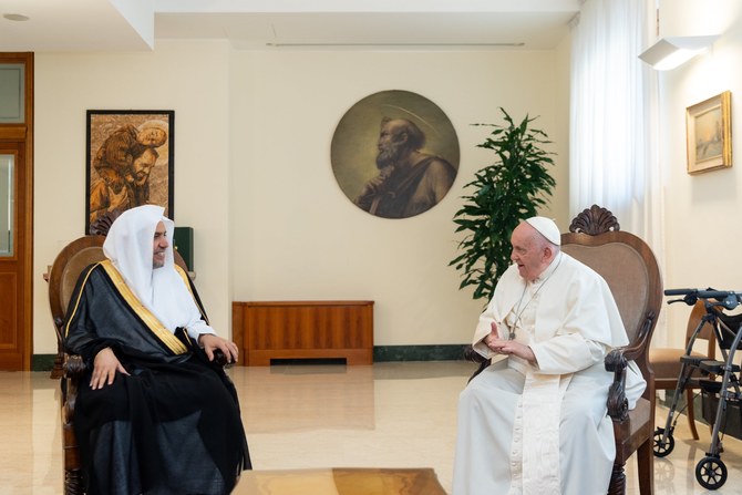 Le pape François s'entretient avec le chef de la Ligue islamique mondiale au Vatican