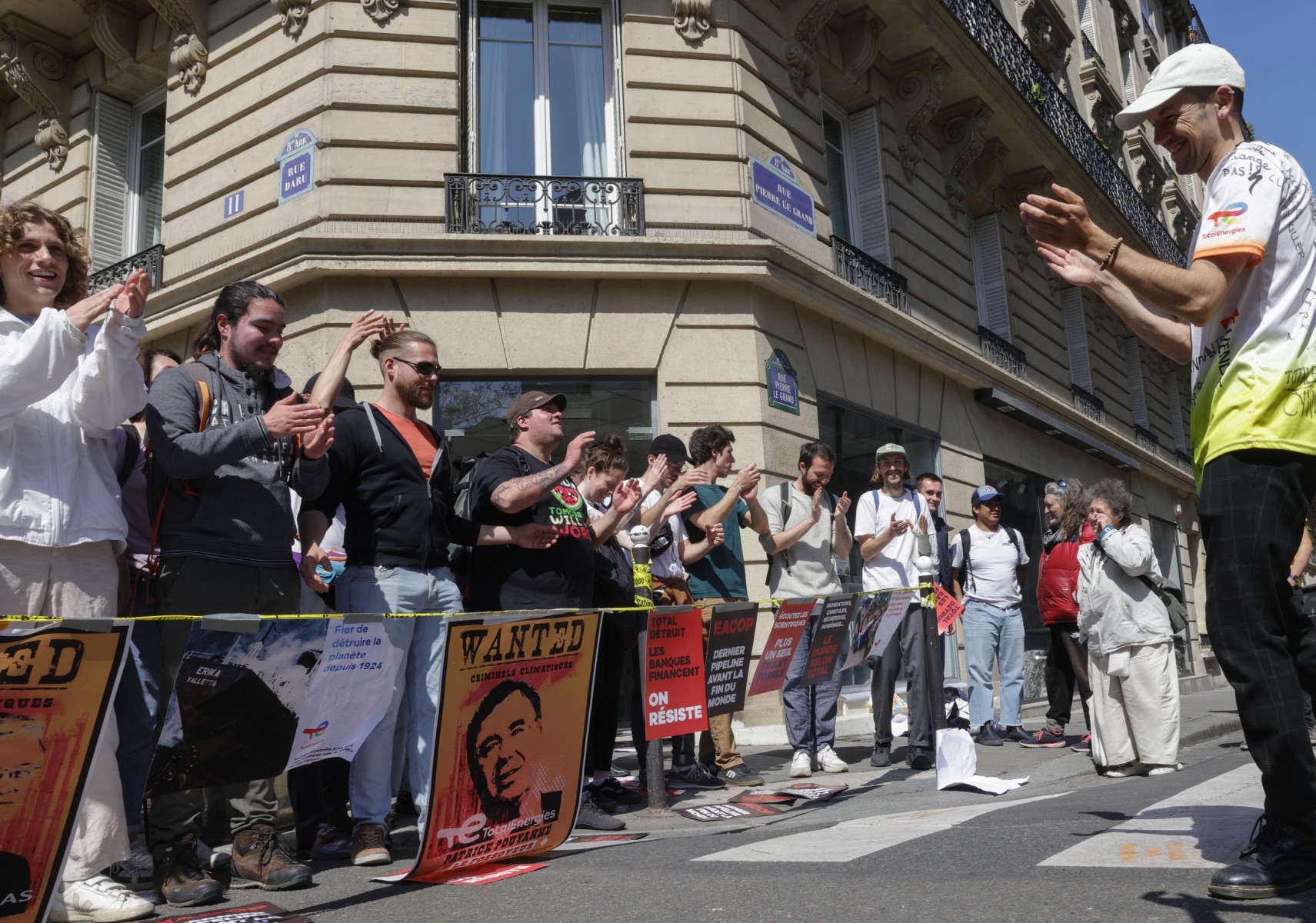 TotalEnergies au tribunal face aux ONG et aux collectivités qui l'accusent d'«inaction climatique»