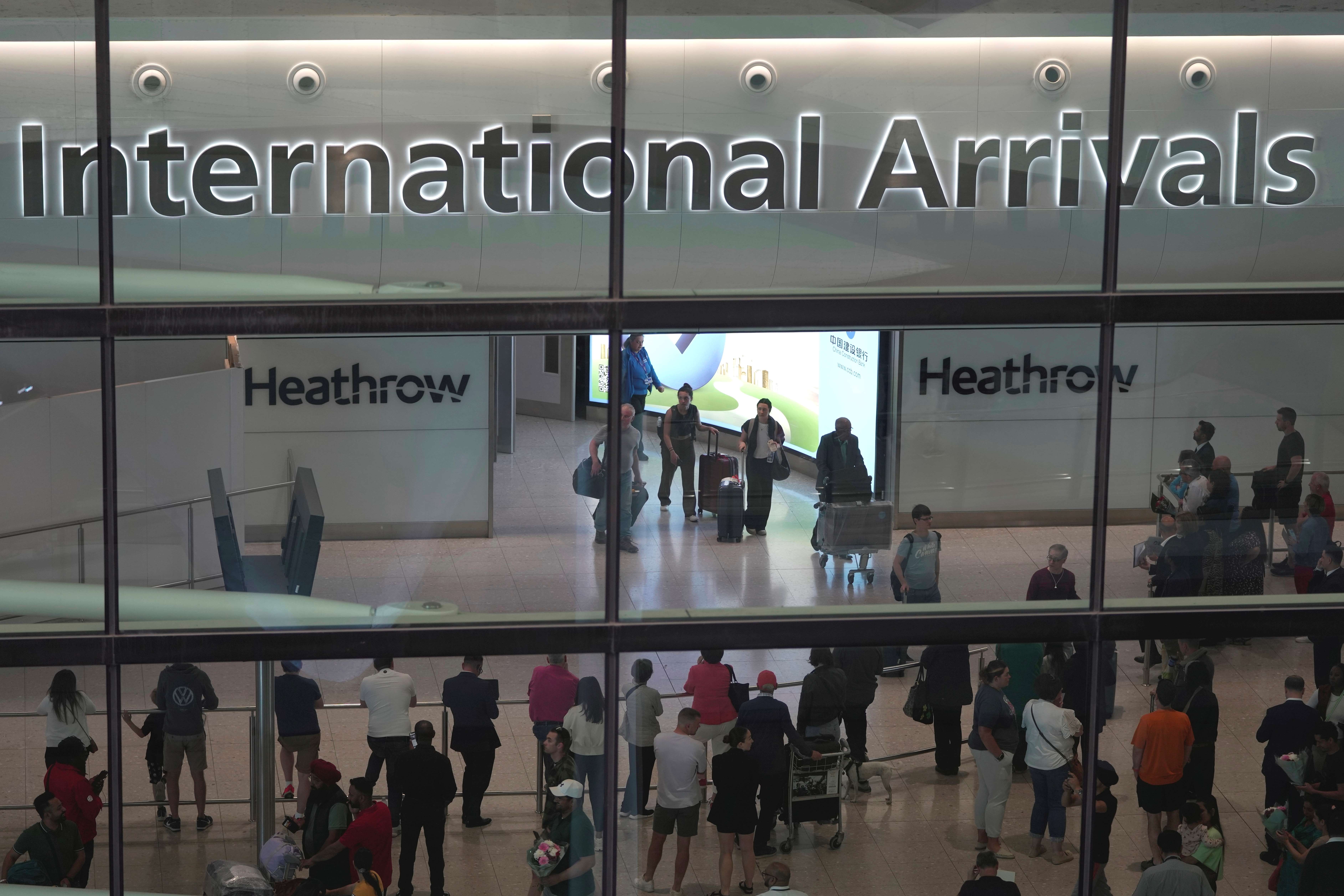 Importants retards à l'arrivée aux aéroports britanniques en raison d'un problème informatique