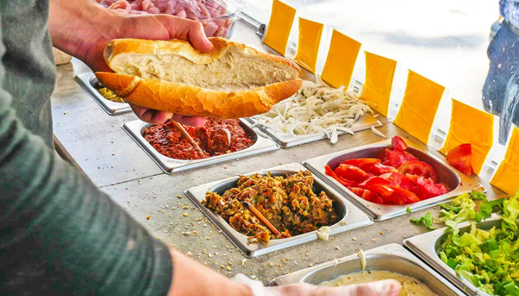 La cuisine de rue marque le pas, le fast-food garde le moral !