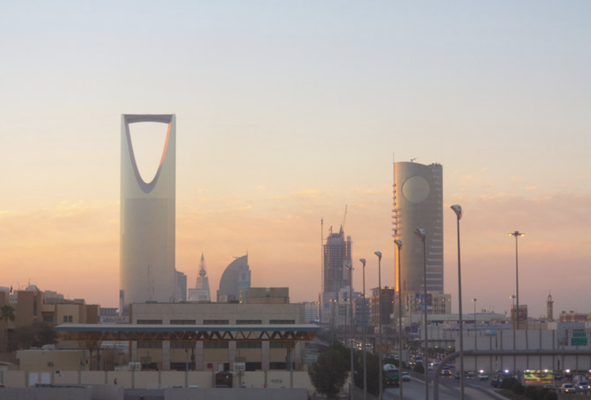 L’Arabie saoudite pourrait progressivement réduire sa dépendance budgétaire aux hydrocarbures, selon Moody’s