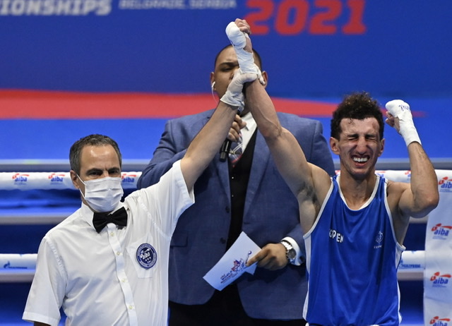 Boxe: Le Français Sofiane Oumiha champion du monde pour la troisième fois