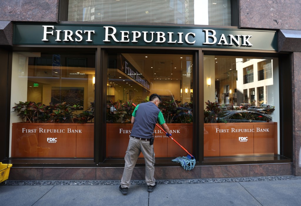 Après First Republic, les banques régionales restent sous pression à Wall Street