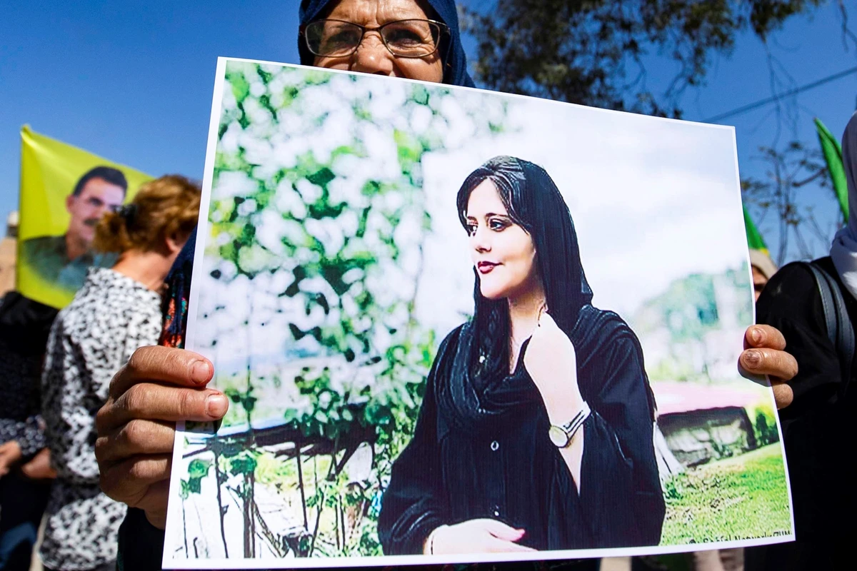 En Iran, la tombe de Mahsa Amini vandalisée selon l'avocat de la famille