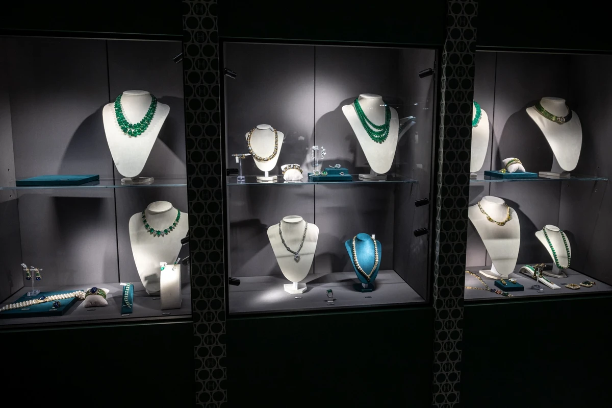 Christie's persiste et signe avec la vente controversée des bijoux Horten