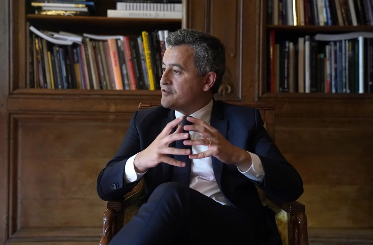 Le ministre français de l'Intérieur Gerald Darmanin s'exprime lors d'un entretien au consulat de France à New York, le 19 mai 2023. (Photo par Timothy A. Clary / AFP)
