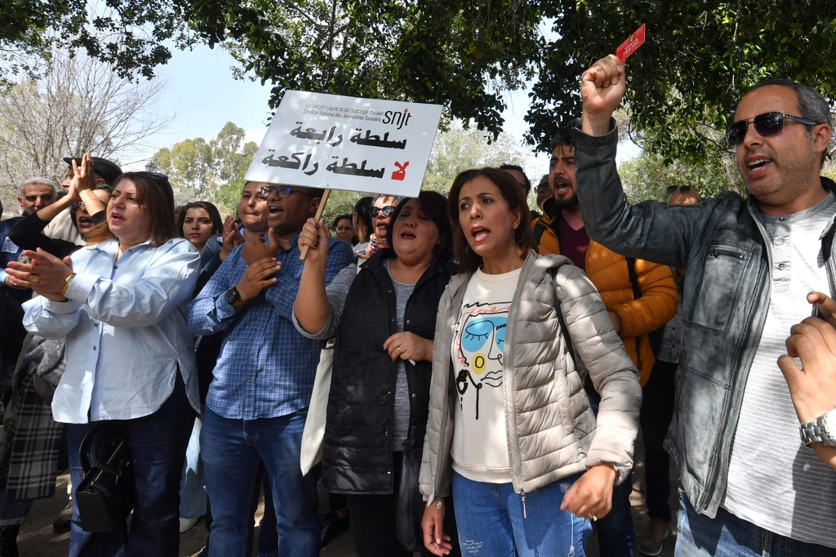 Manifestation en Tunisie contre l'audition de deux journalistes par la police