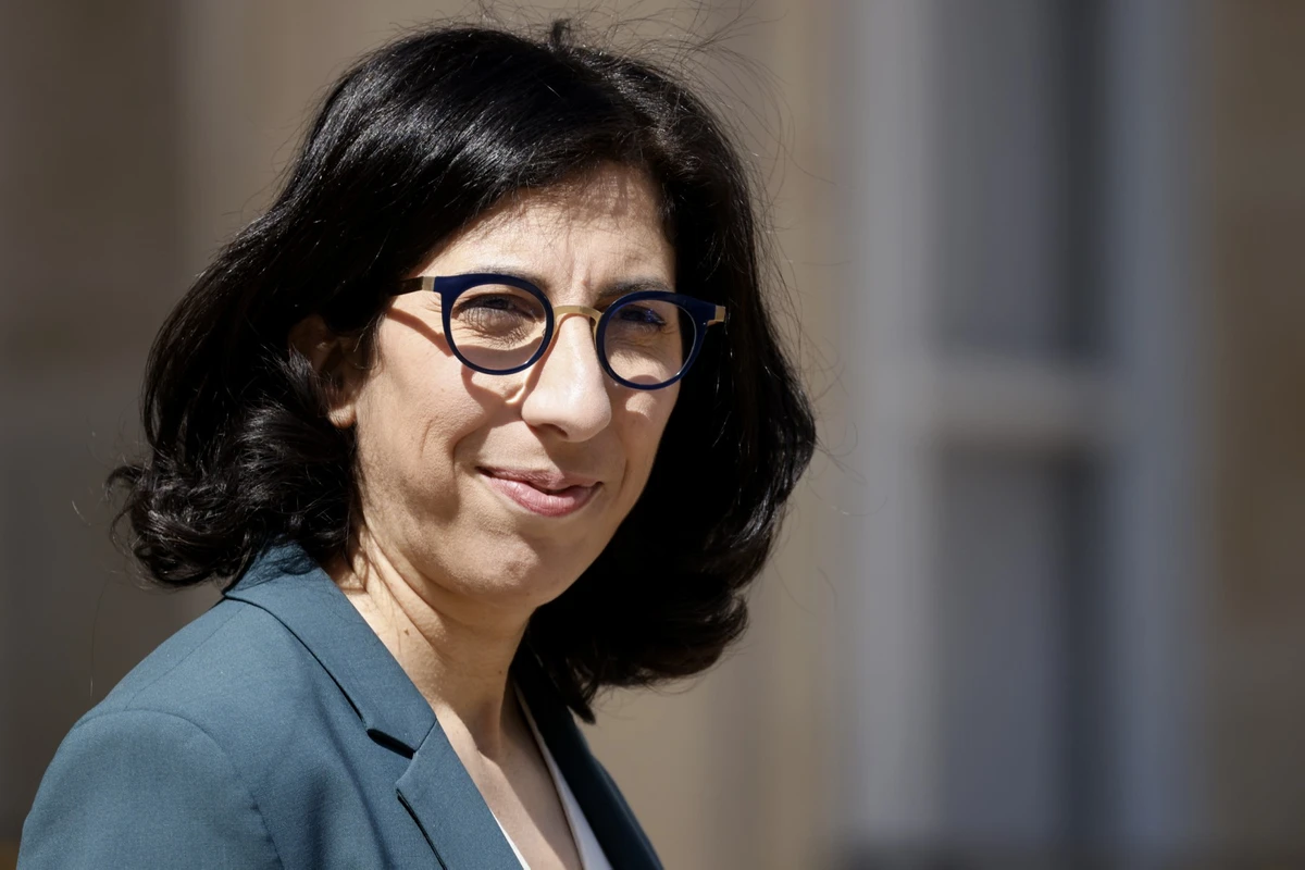 La ministre française de la Culture, Rima Abdul-Malak, quitte le palais présidentiel de l'Elysée après avoir assisté à la réunion hebdomadaire du cabinet à Paris, le 24 mai 2023. (Photo Ludovic MARIN / AFP)