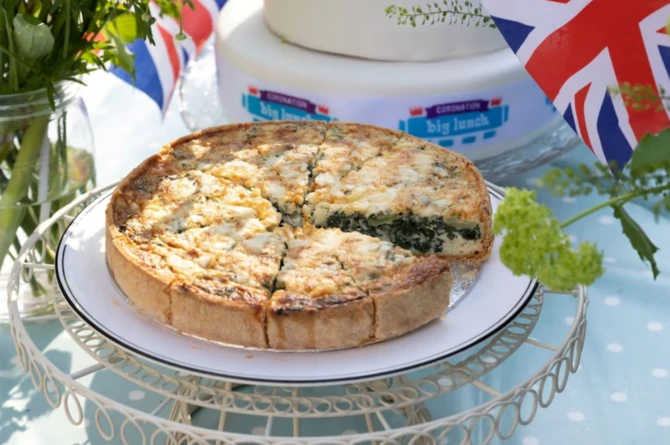 La quiche du couronnement en dit beaucoup sur la vie en Grande-Bretagne sous le roi Charles