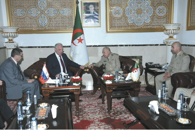 Défense: Alger et Moscou renforcent leur coopération