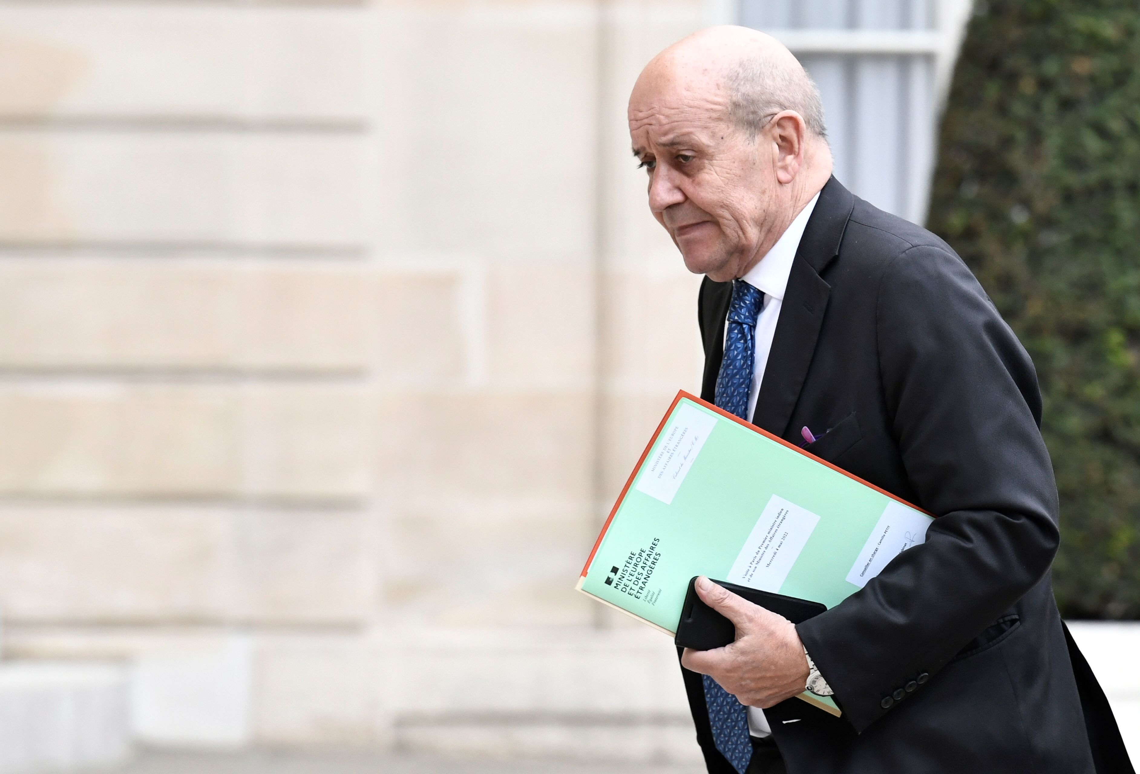 Macron nomme son ex-ministre Le Drian « envoyé personnel pour le Liban»