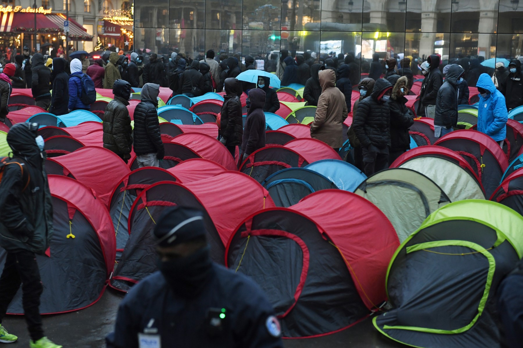 Migrants évacués du Palais-Royal à Paris: Associations et LFI demandent une «mise à l'abri d'urgence»