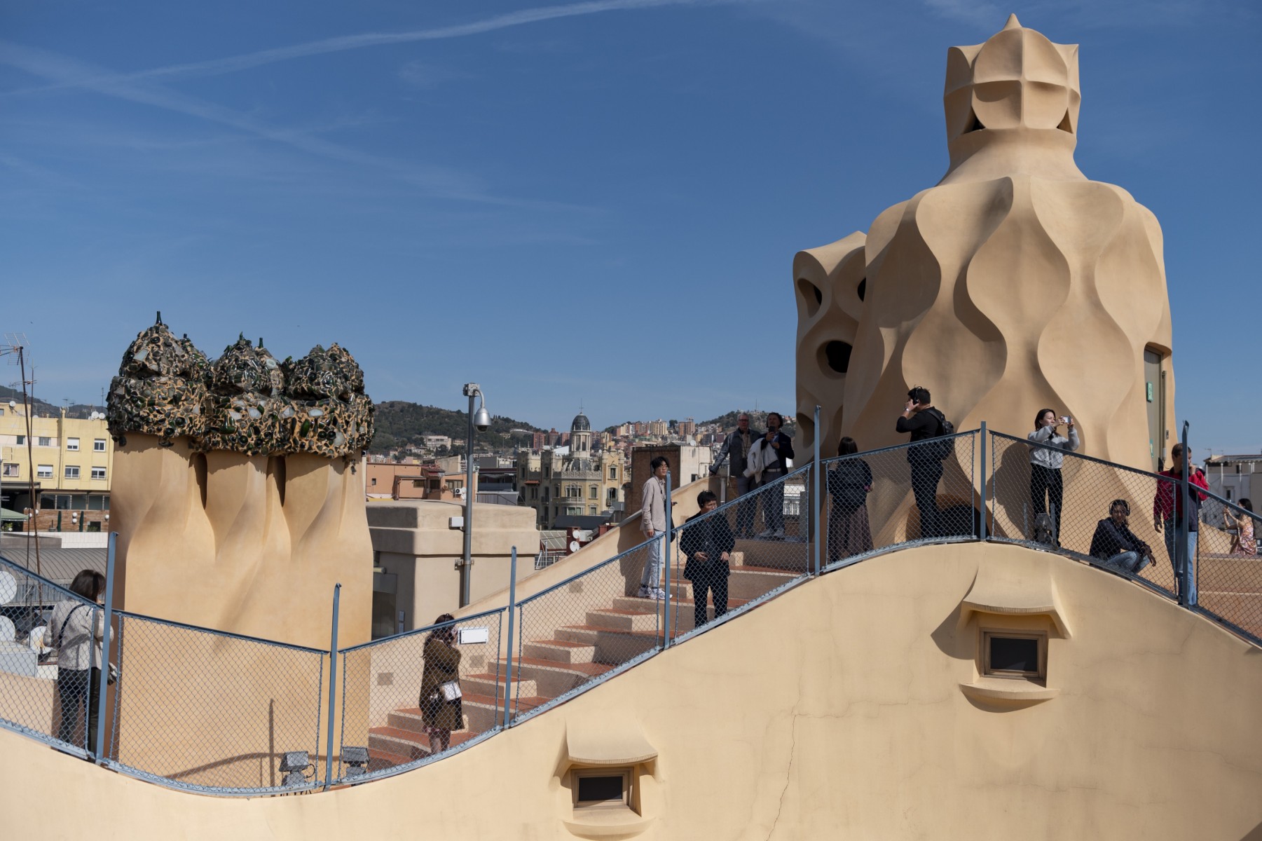 De la guerre aux gitans de Barcelone, «l'esprit nomade» du photographe Jacques Léonard souffle sur Arles