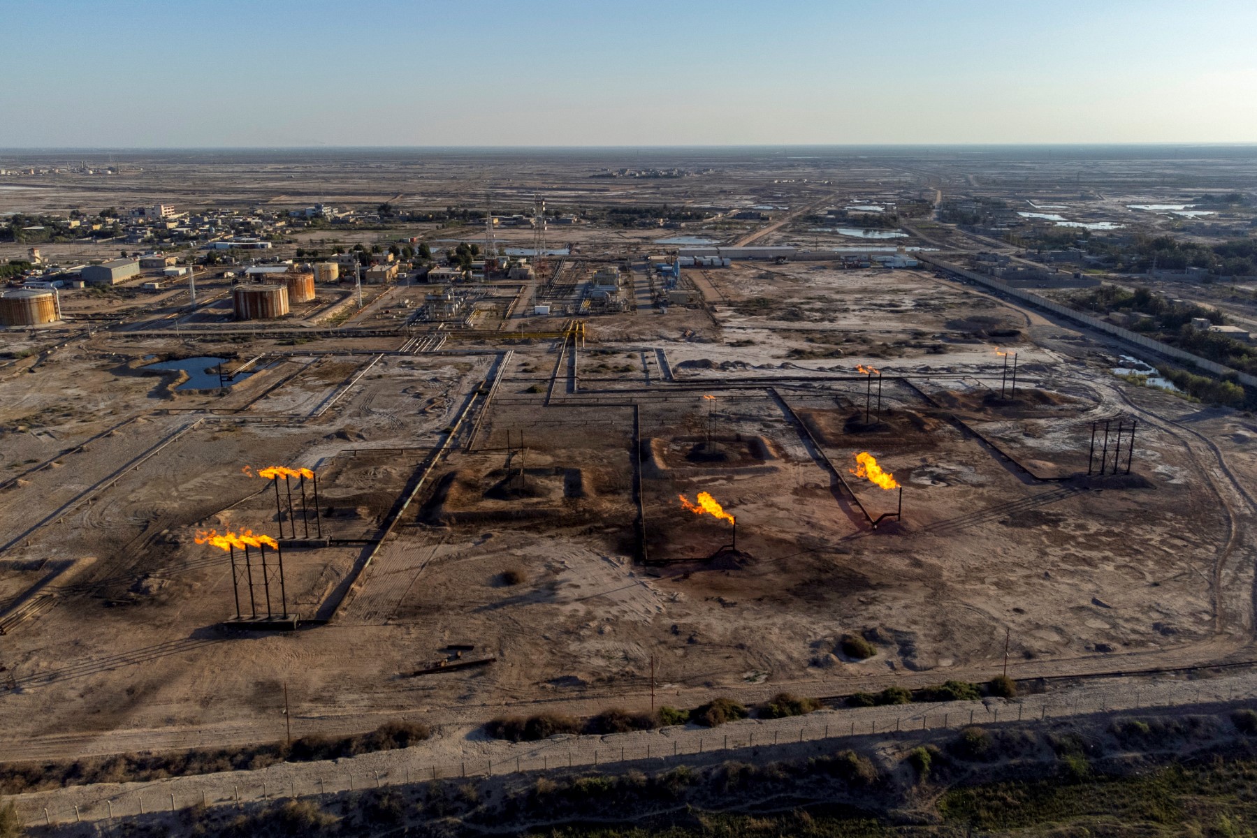Irak: Le Parlement approuve le budget et donne à Bagdad la haute main sur le pétrole kurde