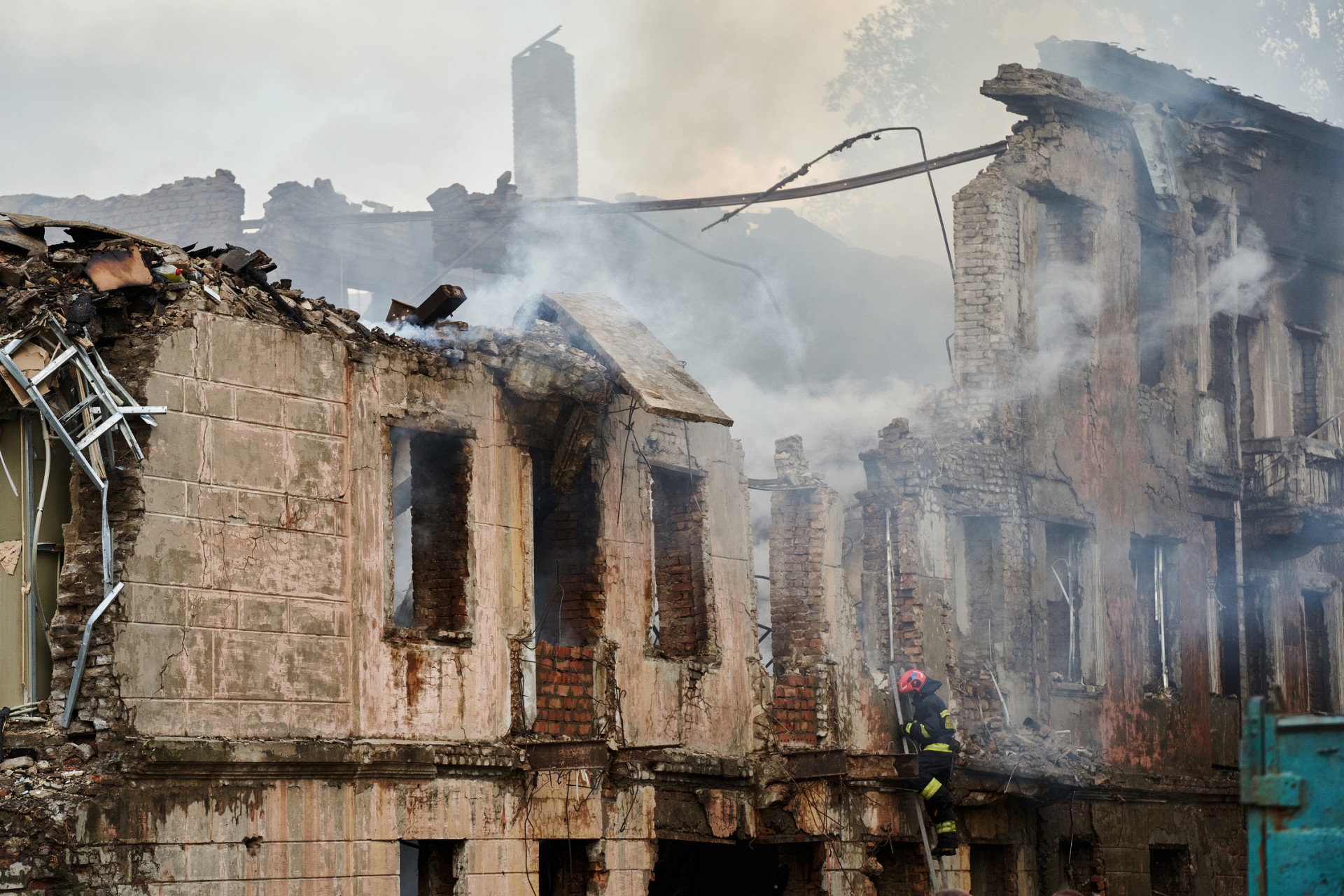 Ukraine: une attaque aérienne fait 20 blessés dans un quartier de Dnipro