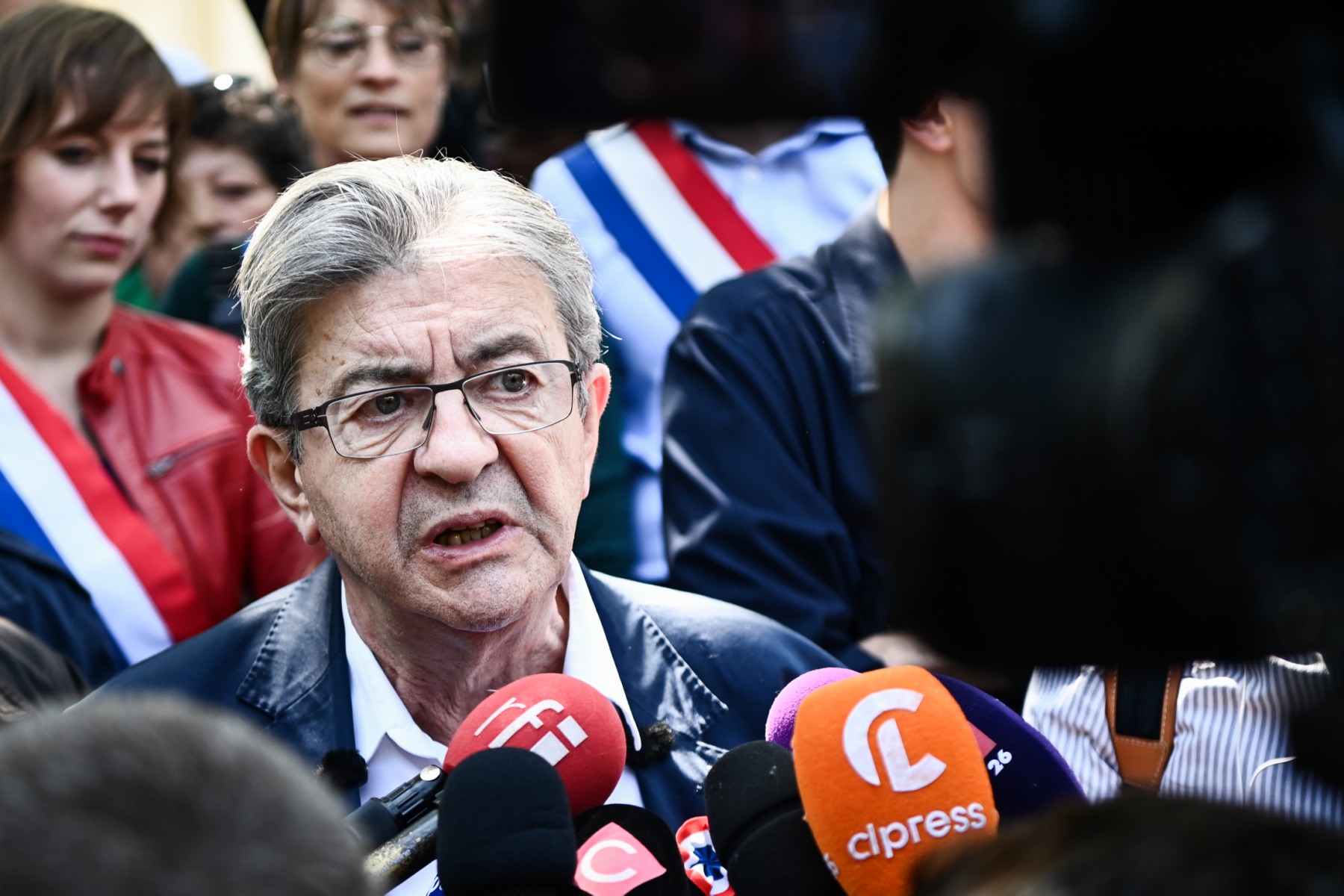 Retraites: «la lutte continuera», promet Mélenchon, sans savoir «sous quelle forme»