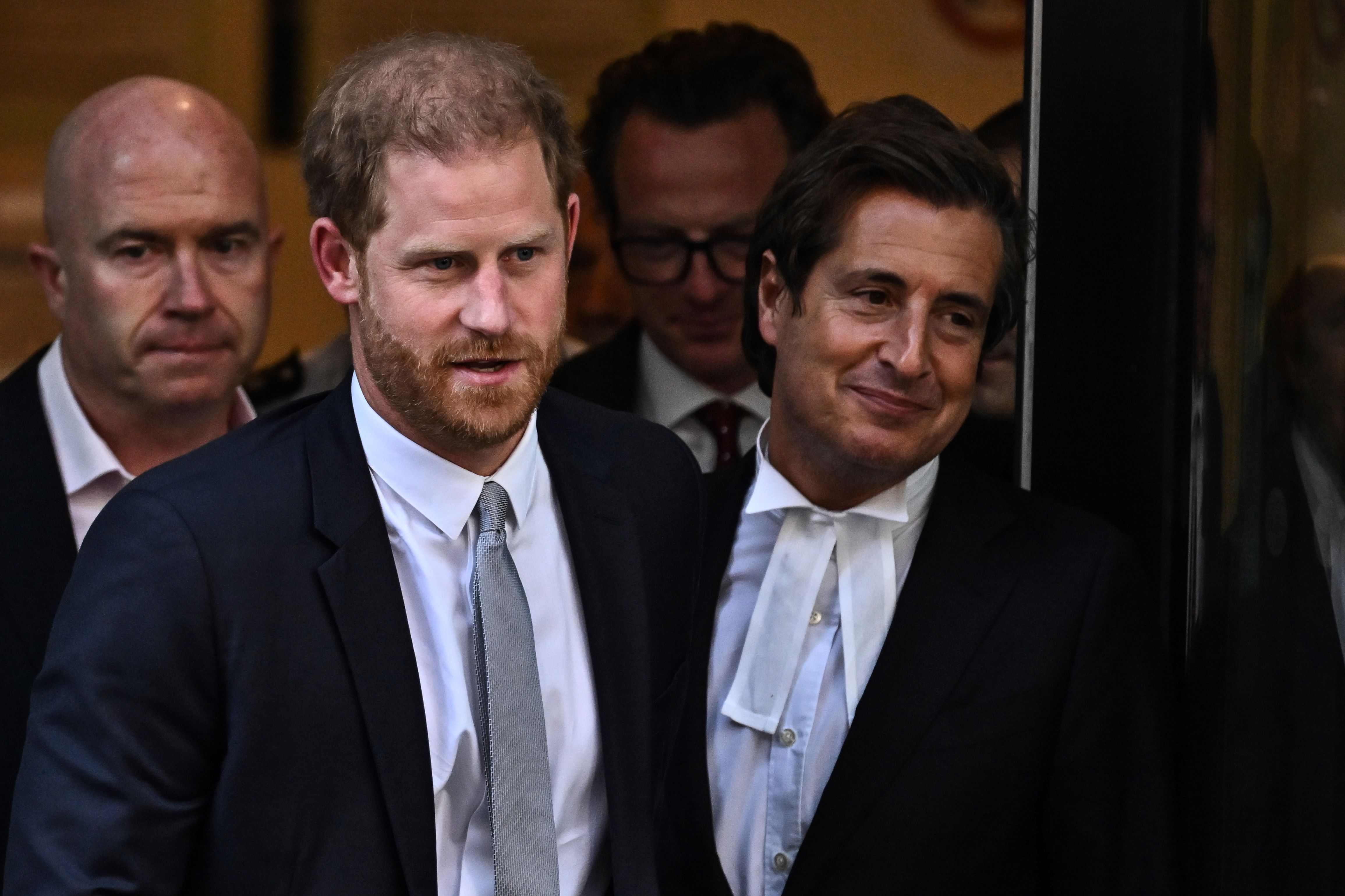 Devant la justice, Harry à la charge contre la presse à scandale