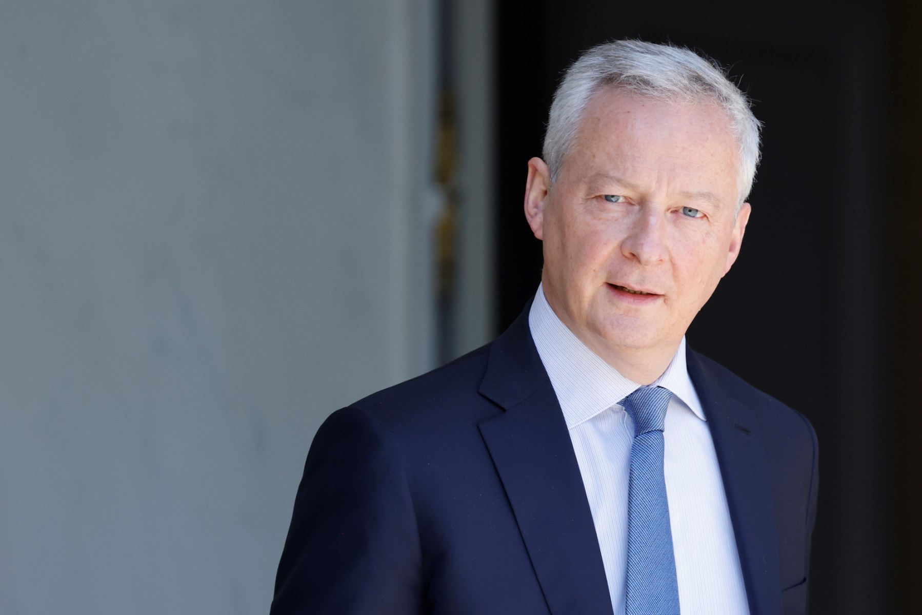La France va réduire les dépenses pour rétablir ses finances publiques