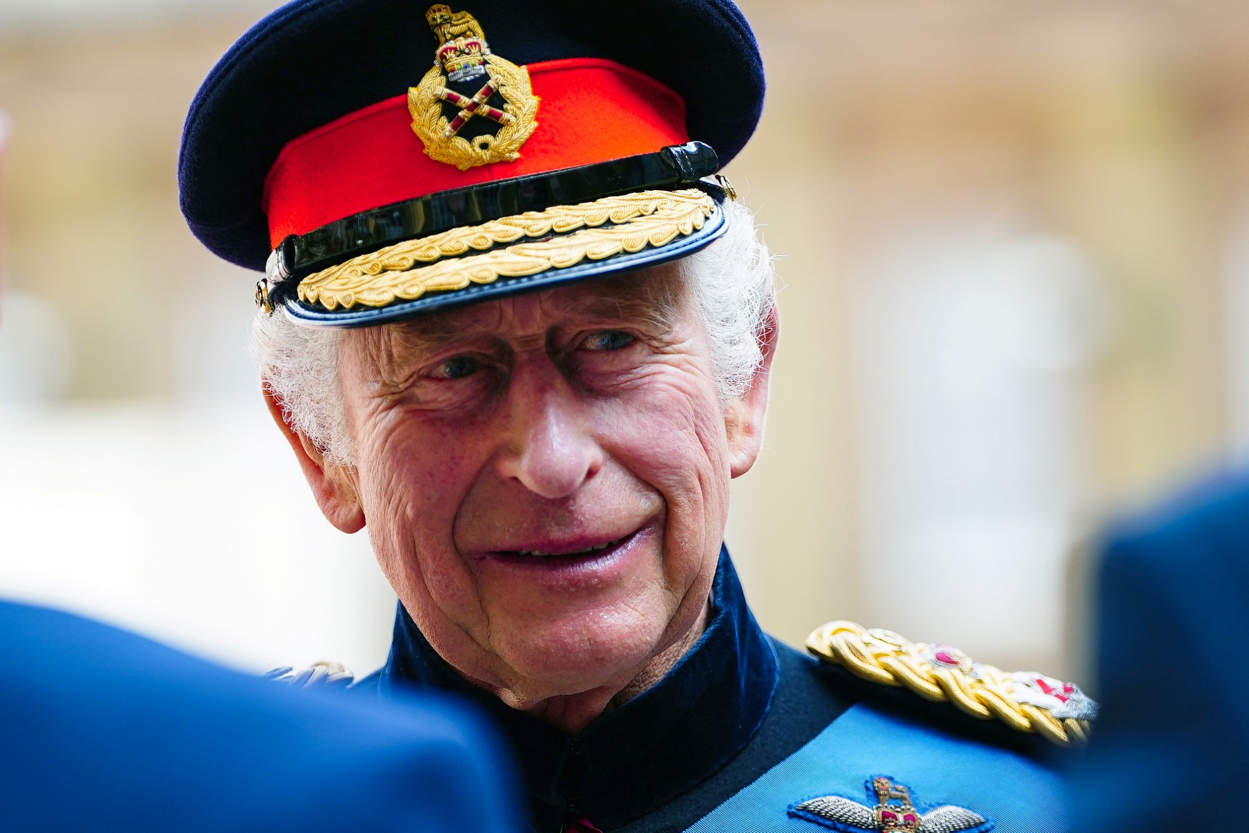 Procession et revue des troupes, Charles III à cheval pour sa première parade d'anniversaire