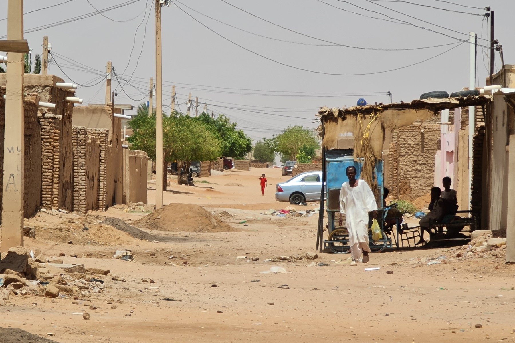 Soudan: 2,5 millions de déplacés et réfugiés, des corps dans les rues au Darfour