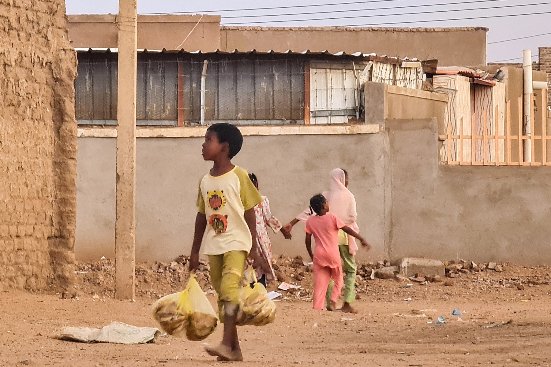 Soudan: après l'expiration de la trêve, les combats reprennent à Khartoum