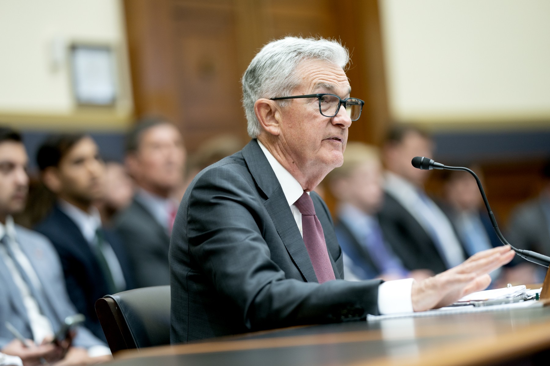 Le président de la Réserve fédérale, Jerome Powell, témoigne devant la commission des services financiers de la Chambre des représentants lors d'une audition sur le rapport semestriel de la Réserve fédérale sur la politique monétaire, au Capitole à Washington, DC, le 21 juin 2023. (Photo par Stefani Reynolds / AFP)